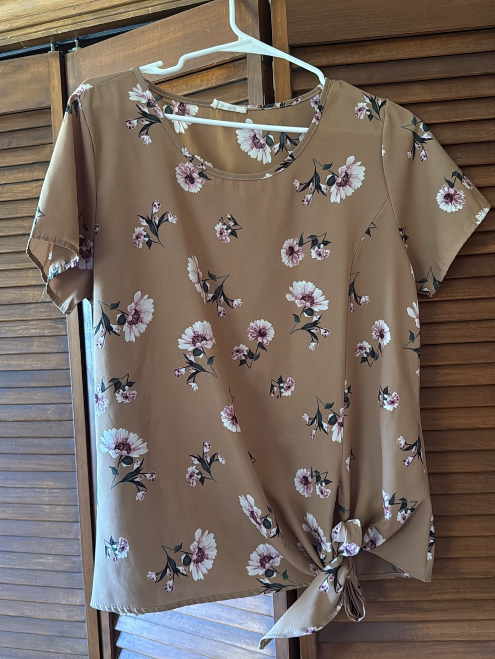 Women’s Floral Tie-Hem Top in Tan